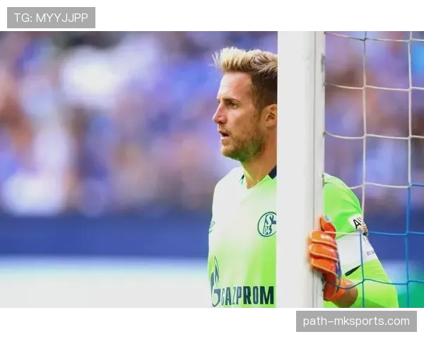 诺伊尔防线体系显神威，球队防守稳固开启全新战术格局