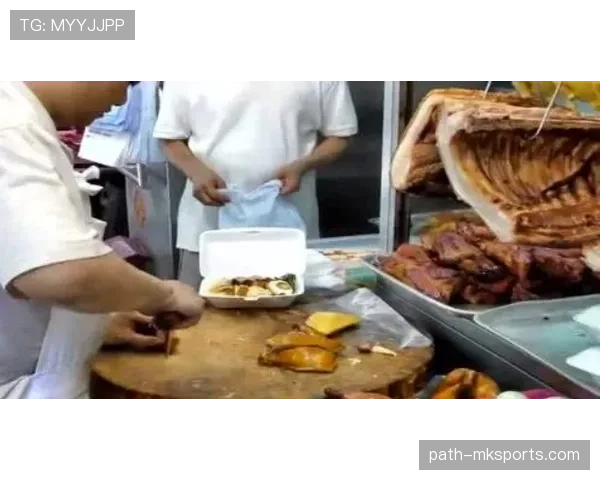 邹市明刚发的照片一张劳力士，一张塑料凳子和盒饭，这反差我还没缓过来